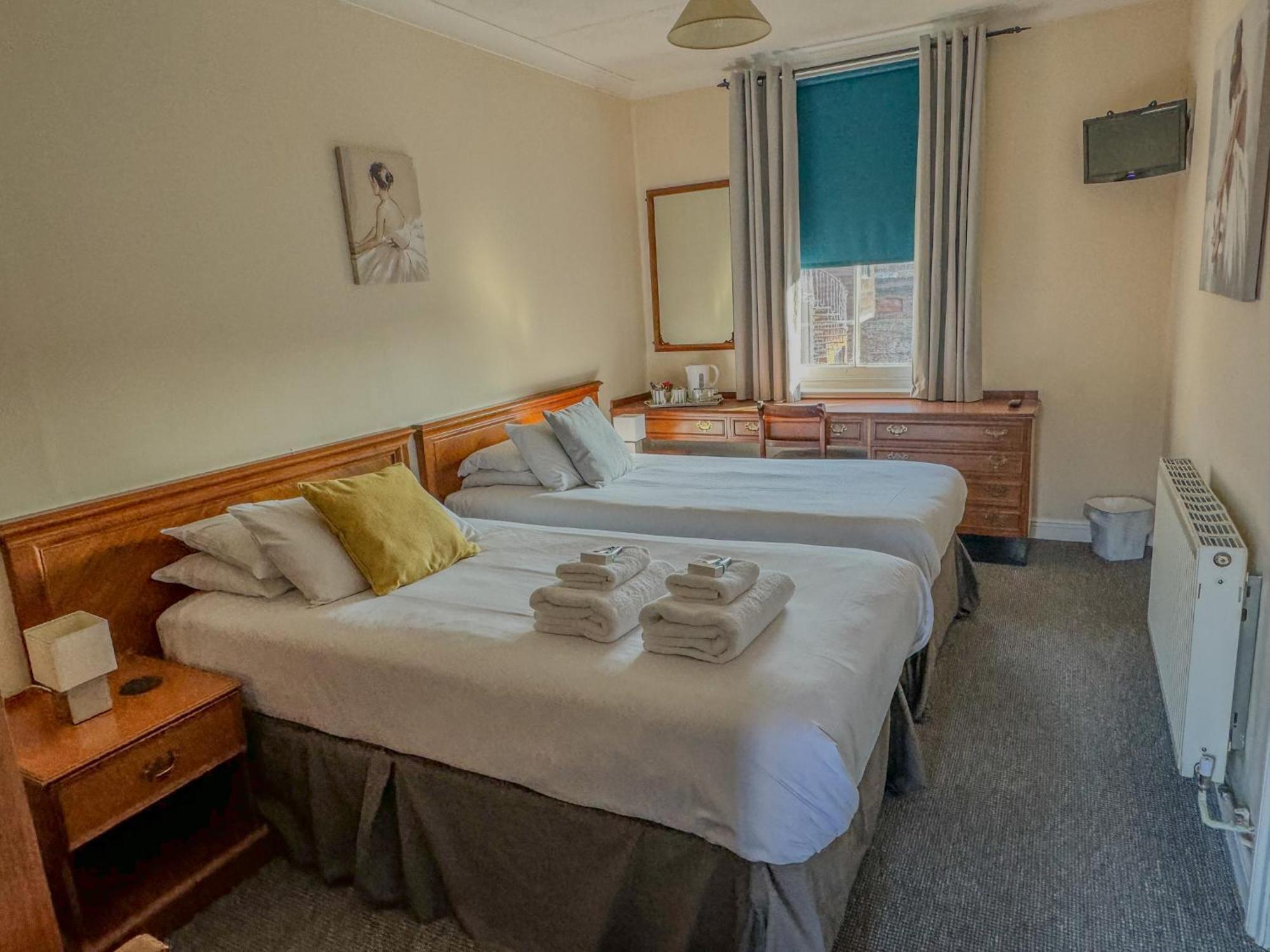לייסטון The White Horse Hotel מראה חיצוני תמונה